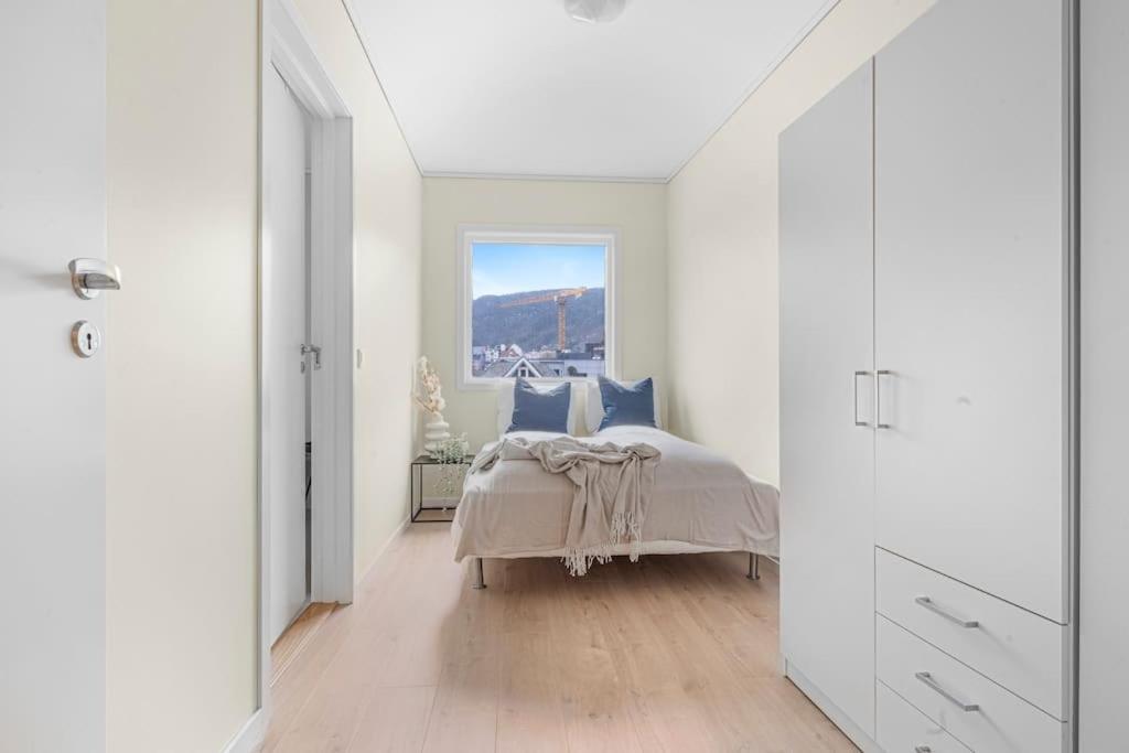 New! Huge Modern Apartment! Fit For Two Families! 베르겐 외부 사진