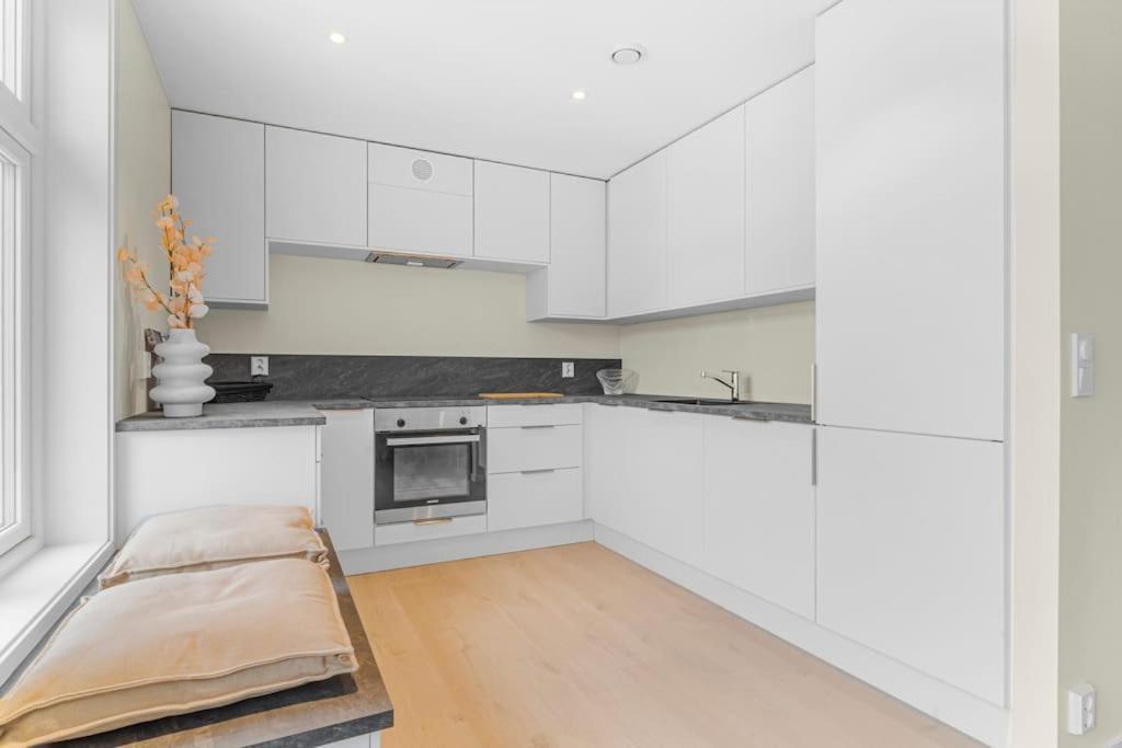 New! Huge Modern Apartment! Fit For Two Families! 베르겐 외부 사진