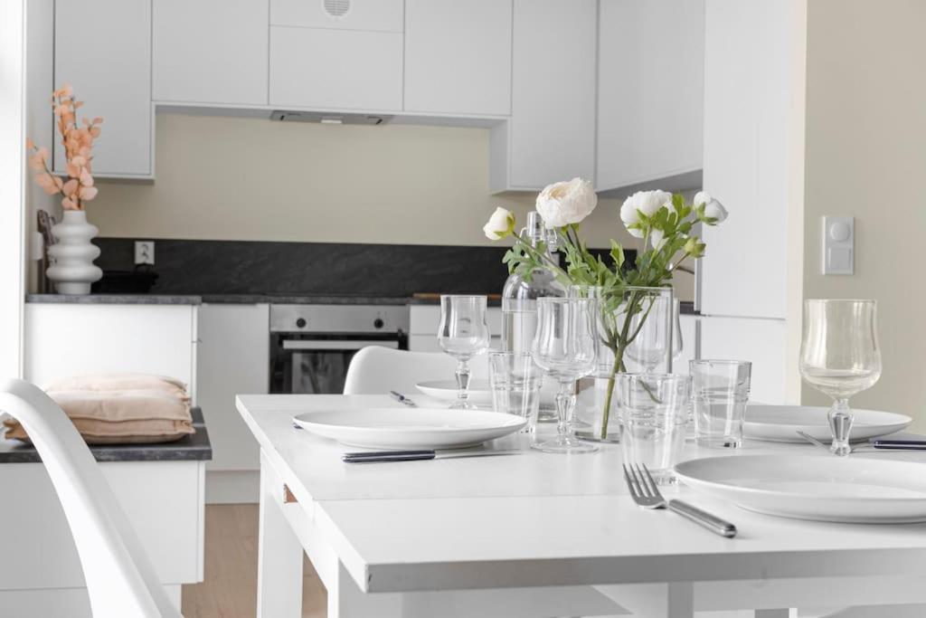 New! Huge Modern Apartment! Fit For Two Families! 베르겐 외부 사진